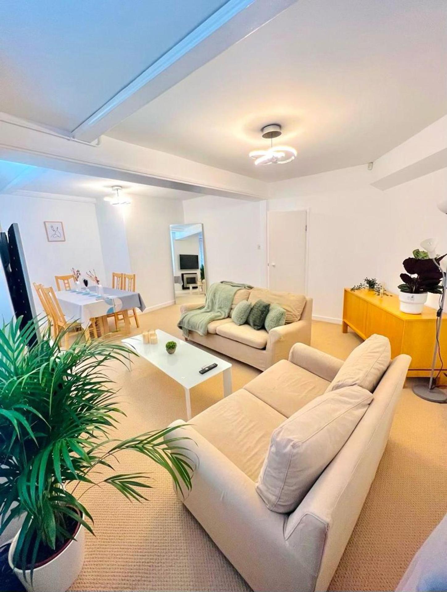 Captivating 2-bed In Clapham Londra