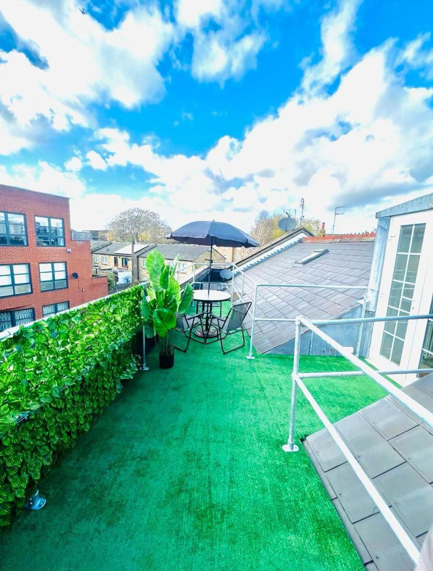 Captivating 2-bed In Clapham Londra